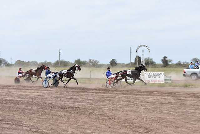 ÚLTIMA JORNADA  DEL AÑO EN EL HIPÓDROMO DE DEVOTO