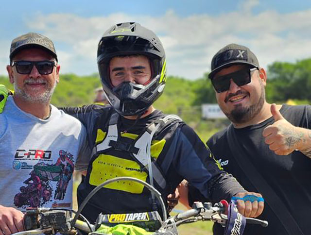 CORRIÓ EN MOTO PRESTADA Y SIGUIÓ SUMANDO: GRAN DOMINGO DE FEDERICO ANDREO