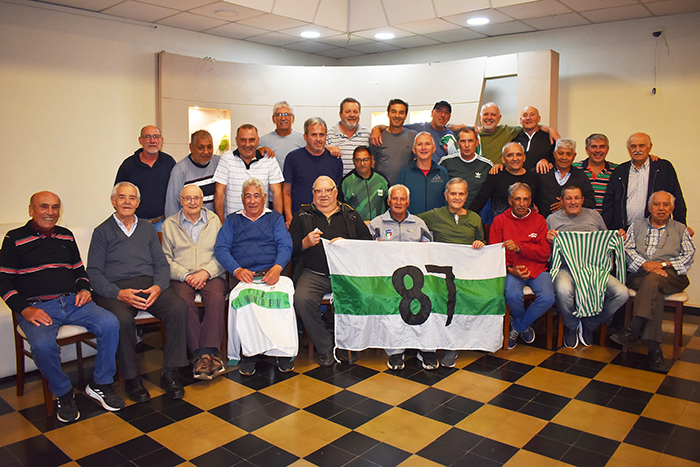 NUEVO ENCUENTRO DE LAS LEYENDAS DEL FÚTBOL VERDE Y BLANCO: CON LA EMOCIÓN A FLOR DE PIEL