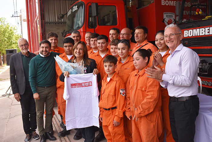 LA VICEGOBERNADORA ENTREGÓ LOS 20 MILLONES PROMETIDOS AL CUARTEL DE BOMBEROS